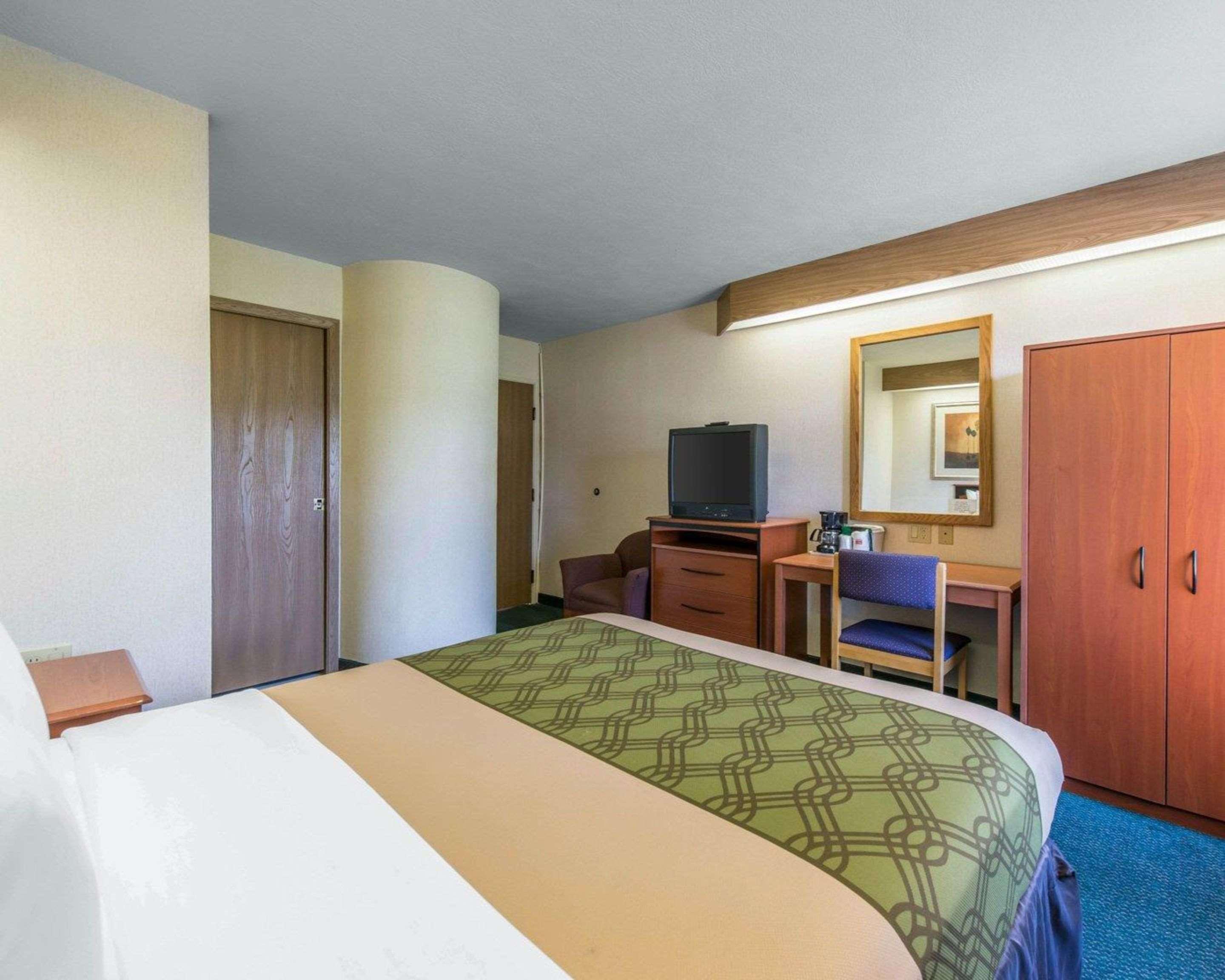 Econo Lodge North Academy Колорадо-Спрингс Экстерьер фото
